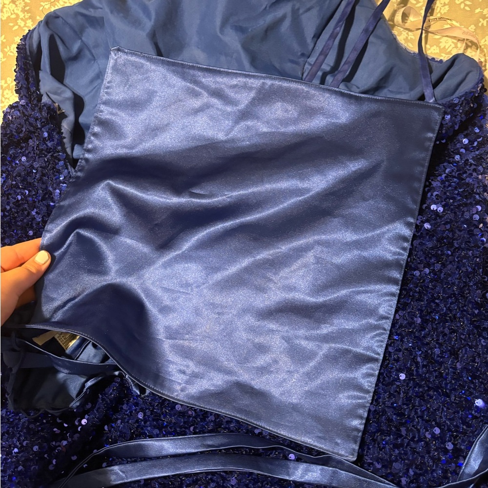 PLUS SIZE PROM DRESS! - Picture 3 of 8